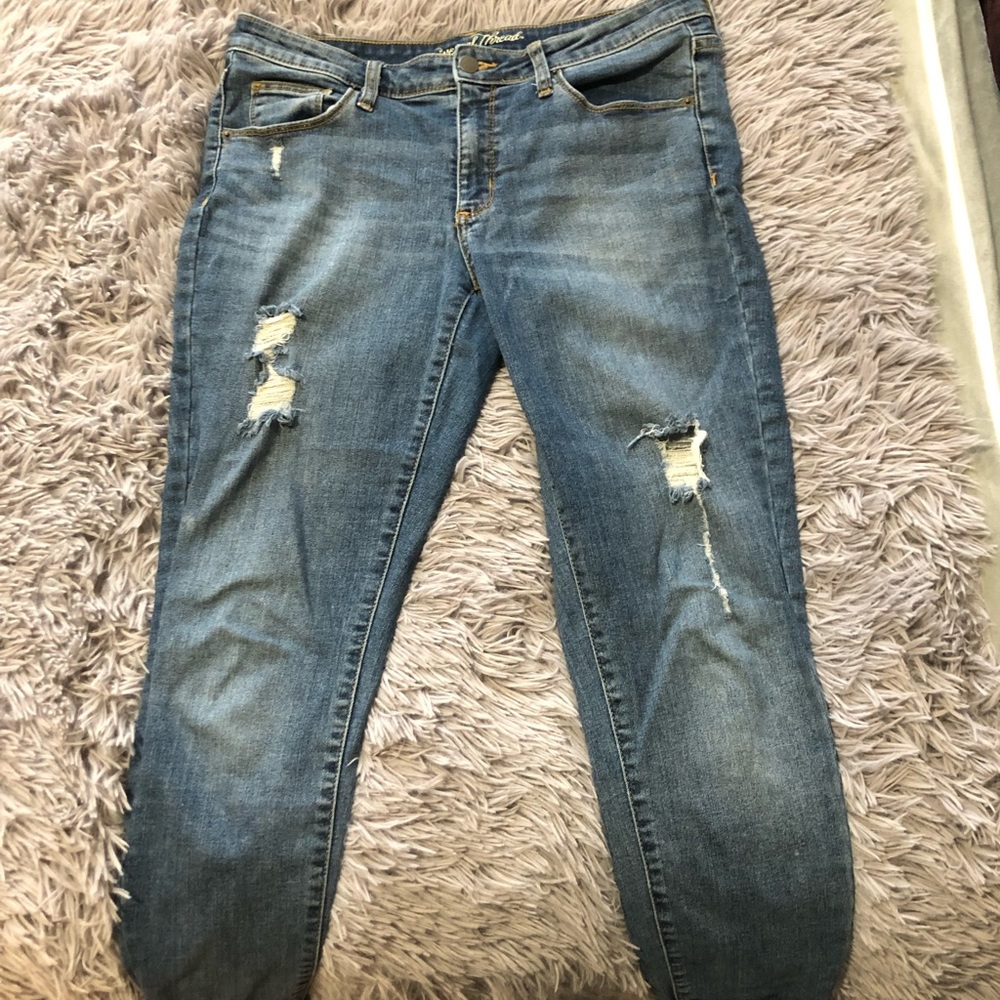Frayed jean capris